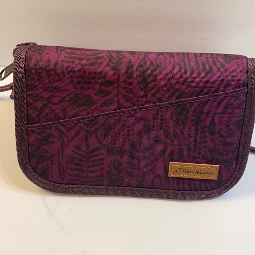 Eddie Bauer zip up wallet with removeable strap